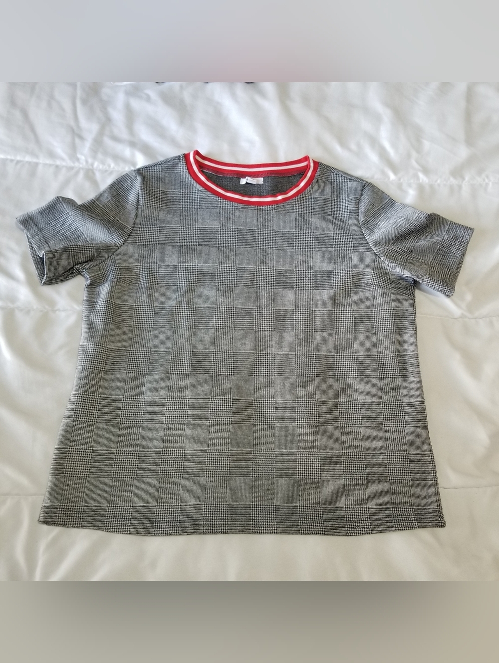 Ardene Size Small Gray Checkered Shirt With Red Collar